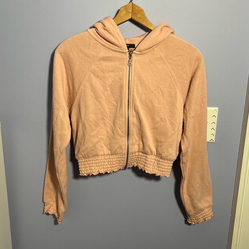 🦋NWT Forever 21 cropped sweatshirt🦋